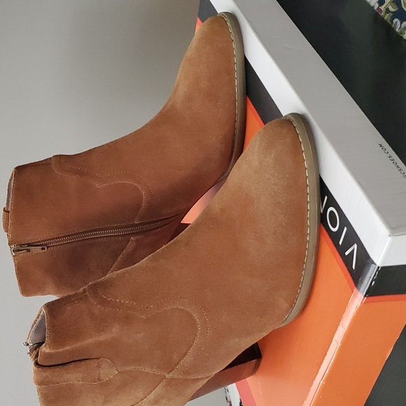 Vionic womens boots - Picture 2 of 4